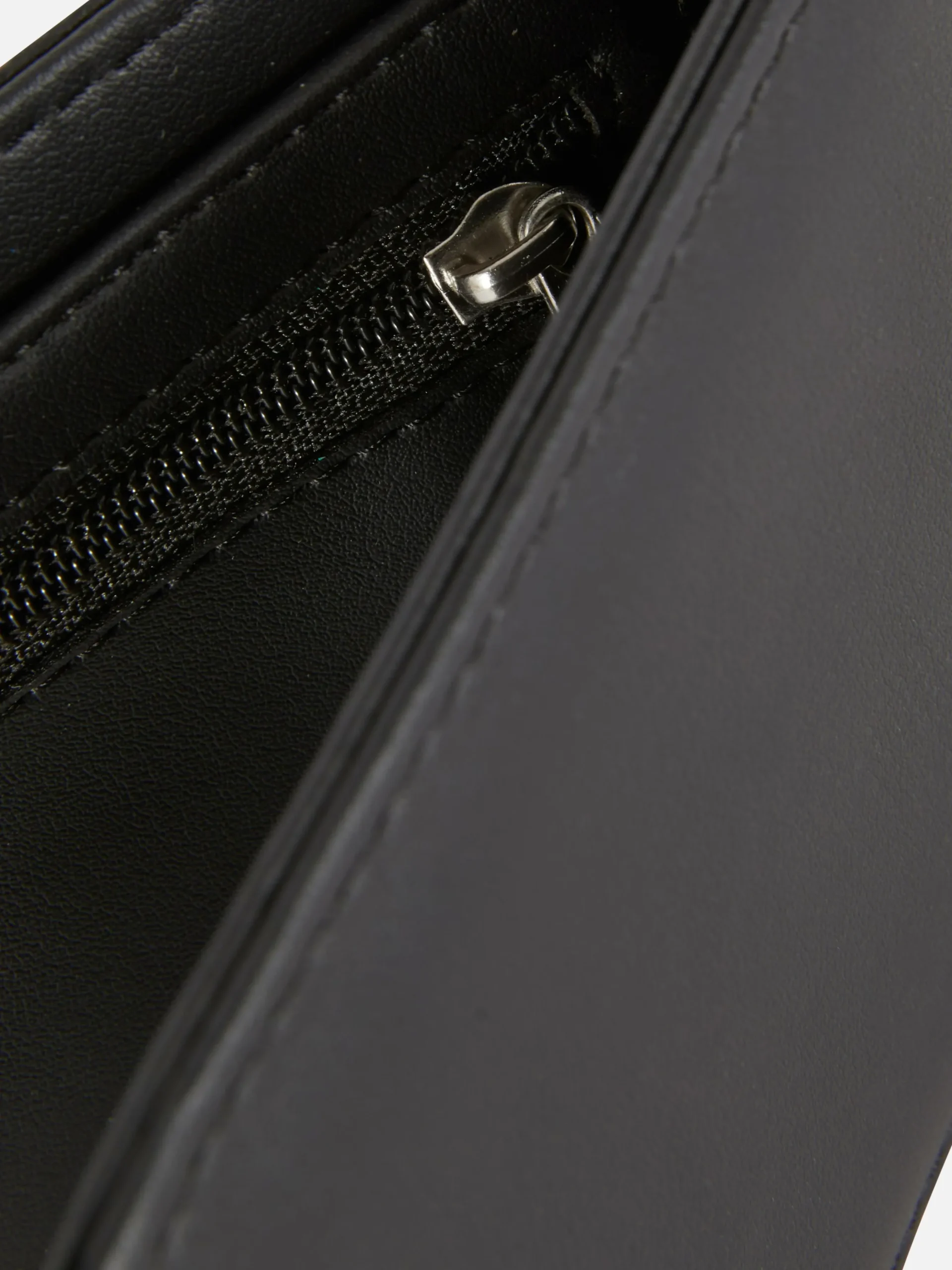 Classic Bi-Fold Wallet